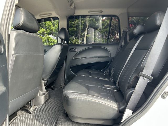 ✅Zinger 2.4旗艦型 ✅日行燈 ✅鋁合金車頂架 ✅觸控式8吋螢幕 ✅數位儀錶 ✅電摺後視鏡 ✅盲區警示 ✅可認證  第9張相片