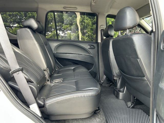✅Zinger 2.4旗艦型 ✅日行燈 ✅鋁合金車頂架 ✅觸控式8吋螢幕 ✅數位儀錶 ✅電摺後視鏡 ✅盲區警示 ✅可認證  第10張相片