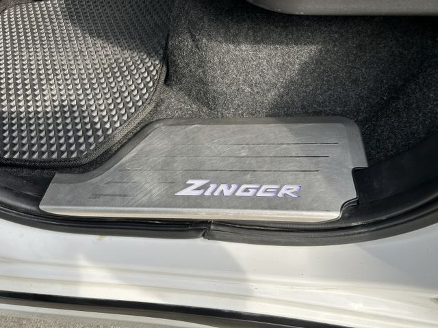 ✅Zinger 2.4旗艦型 ✅日行燈 ✅鋁合金車頂架 ✅觸控式8吋螢幕 ✅數位儀錶 ✅電摺後視鏡 ✅盲區警示 ✅可認證  第14張相片