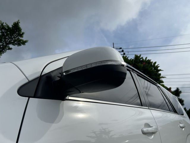 ✅Zinger 2.4旗艦型 ✅日行燈 ✅鋁合金車頂架 ✅觸控式8吋螢幕 ✅數位儀錶 ✅電摺後視鏡 ✅盲區警示 ✅可認證  第18張相片
