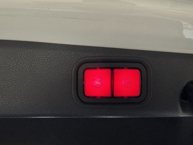 M-BENZ賓士 E300  第7張相片