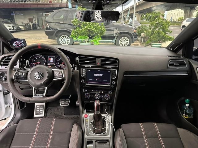 VOLKSWAGEN福斯 GOLF GTI  第17張相片