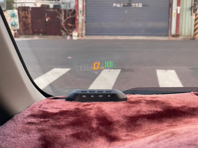 X-Sport 跨界豪華型/橘黑色搭配X-Sport版座椅/IKEY/倒車顯影/多媒體影音/抬頭顯示器  第16張相片