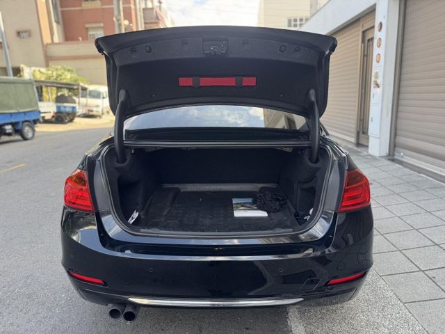 總代理 Luxury版 里程很少 氣氛很好 !  第5張相片