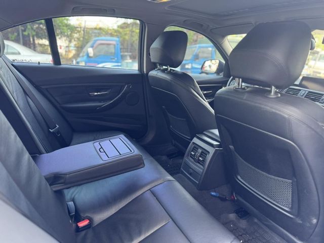 總代理 Luxury版 里程很少 氣氛很好 !  第8張相片