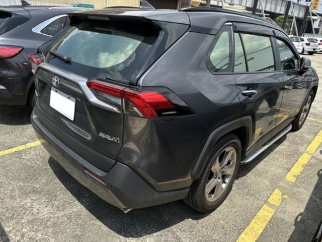 TOYOTA豐田 RAV4  第3張相片