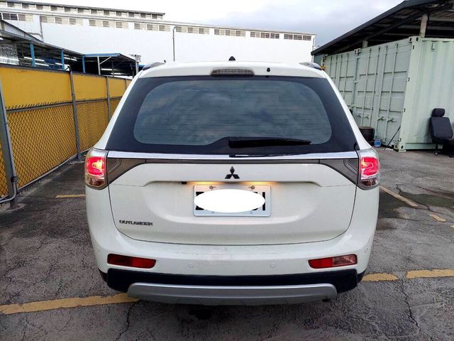 MITSUBISHI三菱 OUTLANDER  第4張相片