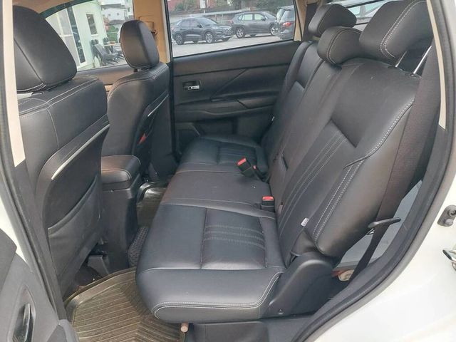 MITSUBISHI三菱 OUTLANDER  第6張相片