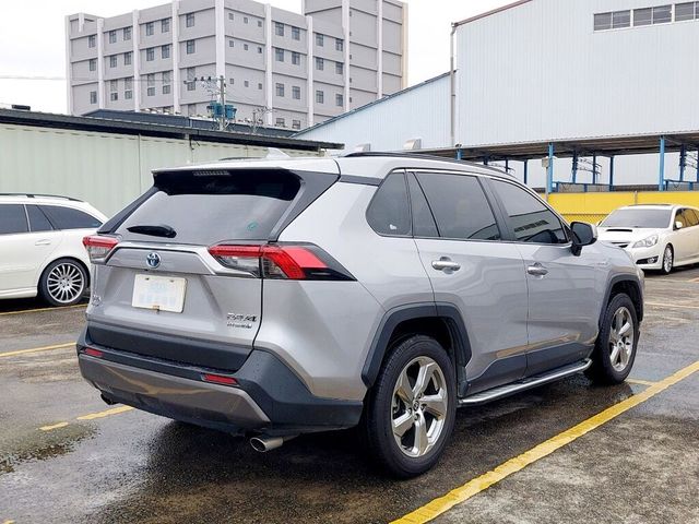 TOYOTA豐田 RAV4  第3張相片