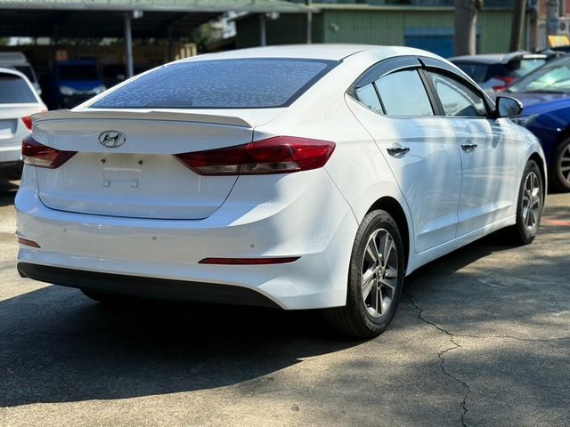 HYUNDAI現代 ELANTRA  第3張相片