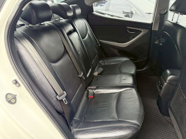 HYUNDAI現代 ELANTRA  第9張相片