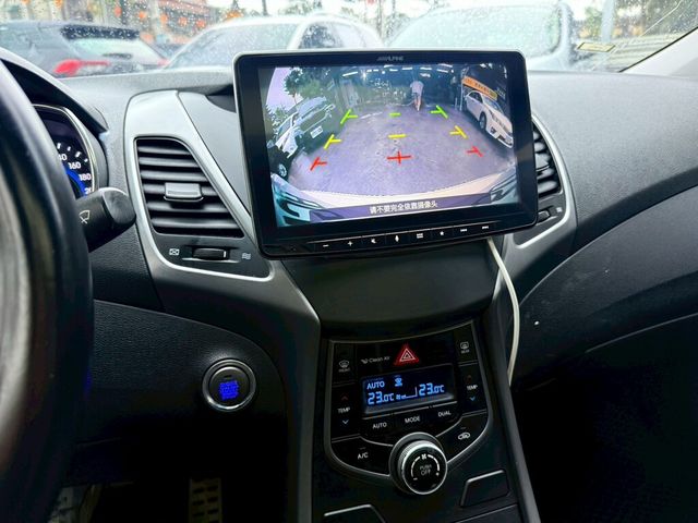 HYUNDAI現代 ELANTRA  第10張相片