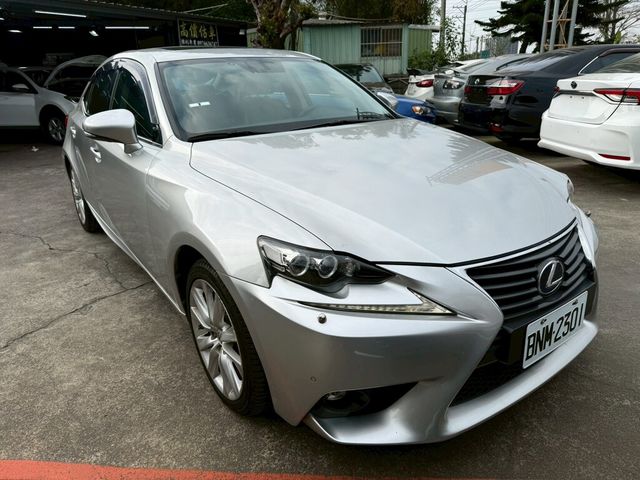 LEXUS凌志 IS 300H  第2張相片