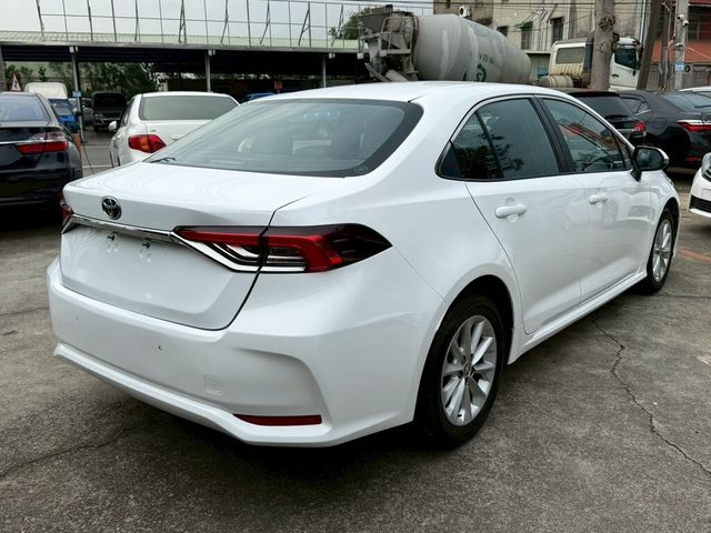 TOYOTA豐田 COROLLA ALTIS HYBRID  第3張相片