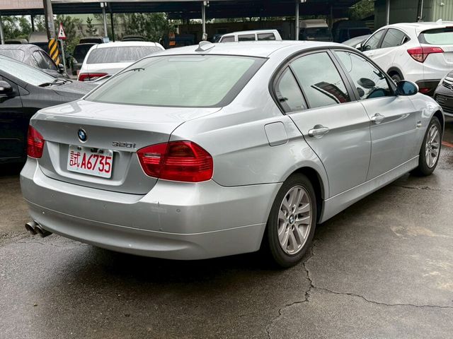 BMW寶馬 320I SEDAN ZA  第3張相片