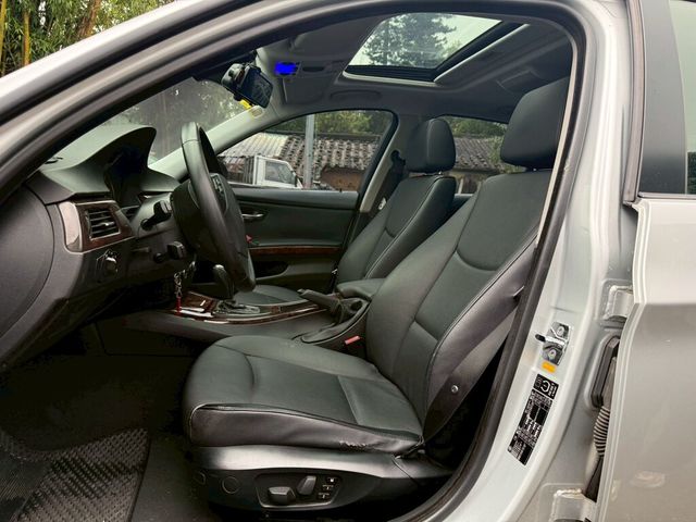 BMW寶馬 320I SEDAN ZA  第6張相片