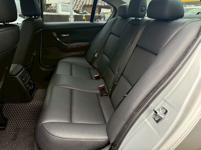 BMW寶馬 320I SEDAN ZA  第7張相片
