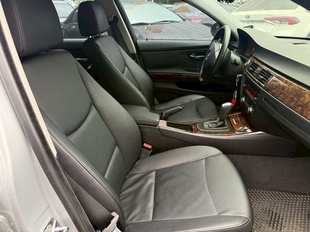 BMW寶馬 320I SEDAN ZA  第8張相片