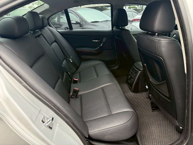 BMW寶馬 320I SEDAN ZA  第9張相片