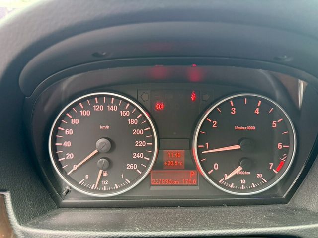 BMW寶馬 320I SEDAN ZA  第10張相片