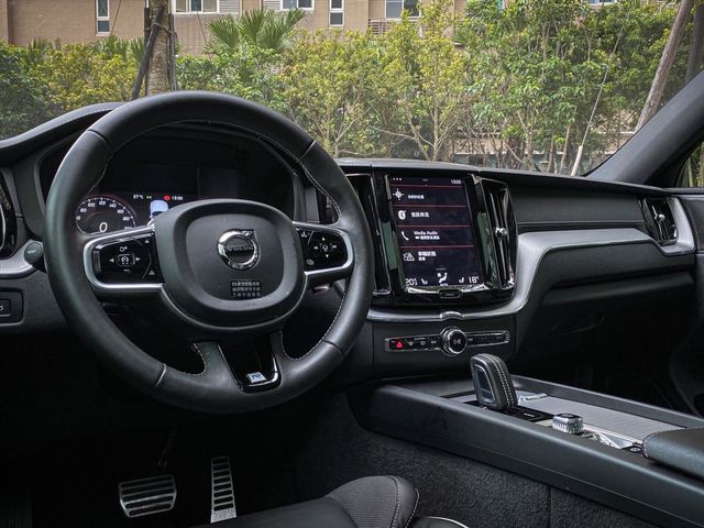 2020 VOLVO XC60  第6張相片
