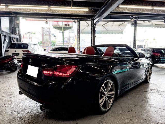 日規F33 435i 正M版 敞篷//前後M卡鉗/19吋M版鋁圈/紅內裝/雙前座電動椅/HUD抬顯/M板方向盤  第4張相片