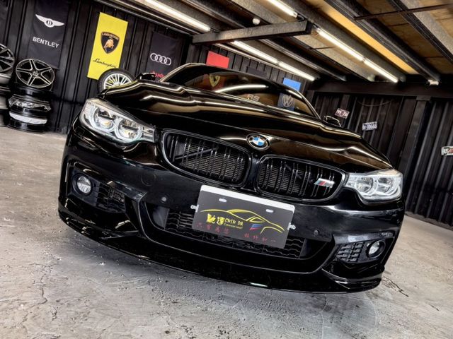 日規F33 435i 正M版 敞篷//前後M卡鉗/19吋M版鋁圈/紅內裝/雙前座電動椅/HUD抬顯/M板方向盤  第6張相片