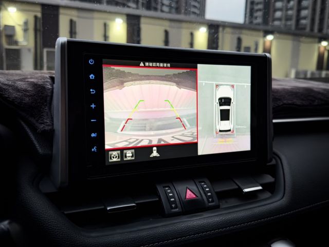 TRD空力套件/貫穿氏尾燈/ACC跟車/盲點偵測/360環景/數位儀表/雙區恆溫空調/CarPlay/電動椅  第15張相片