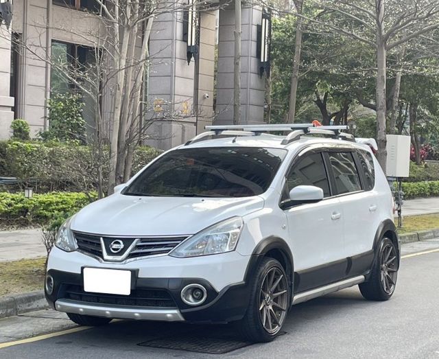 升級17吋鋁圈/升級底盤下拉桿/大尾翼/車頂行李架/摸門/免鑰匙/抬頭顯示器/胎壓偵測/自動頭燈  第1張相片