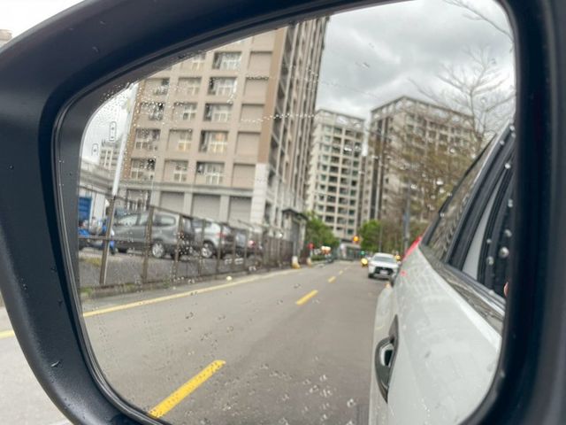 S-AWC旗艦版//ACC跟車/HUD抬頭顯示/電動座椅/電熱椅/盲點偵測/換檔撥片/電子手煞/雙區恆溫空調  第11張相片