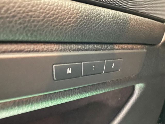 摸門解鎖/盲點偵測/電動尾門/雙前座電動座椅/雙區恆溫空調/中文導航/電動方向盤/電子手煞  第13張相片