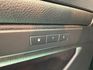 摸門解鎖/盲點偵測/電動尾門/雙前座電動座椅/雙區恆溫空調/中文導航/電動方向盤/電子手煞  第13張縮圖