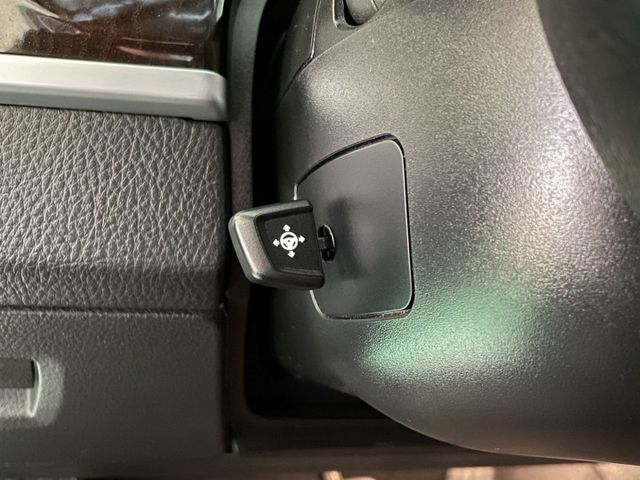 摸門解鎖/盲點偵測/電動尾門/雙前座電動座椅/雙區恆溫空調/中文導航/電動方向盤/電子手煞  第14張相片