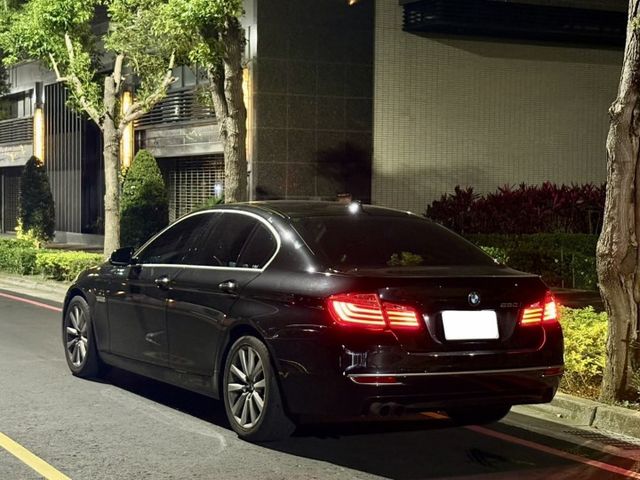 恆溫空調/270倒車顯影/電動天窗/電子手煞/定速系統/雙前座電動座椅/HID頭燈/數位儀表  第2張相片