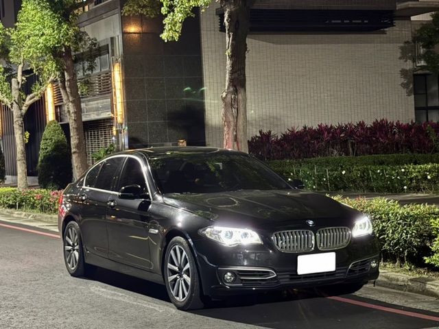 恆溫空調/270倒車顯影/電動天窗/電子手煞/定速系統/雙前座電動座椅/HID頭燈/數位儀表  第3張相片
