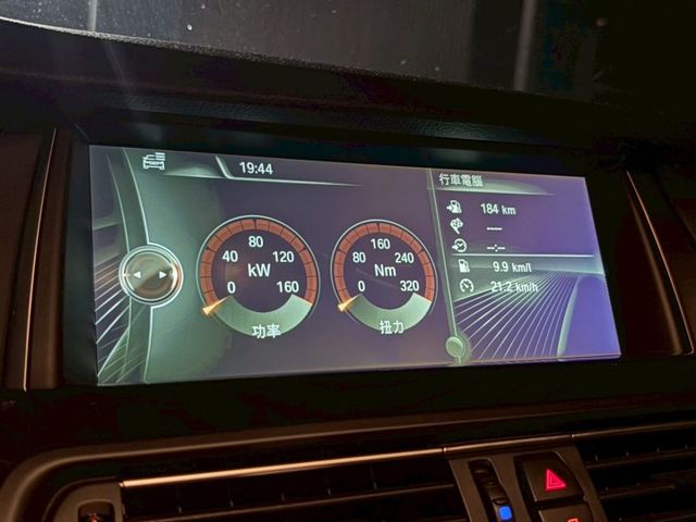 恆溫空調/270倒車顯影/電動天窗/電子手煞/定速系統/雙前座電動座椅/HID頭燈/數位儀表  第13張相片