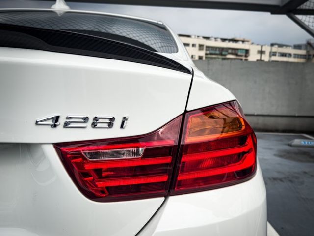 雙門COUPE//雙前座電動座椅/雙區恆溫空調/HID頭燈/M板方向盤/定速系統  第7張相片