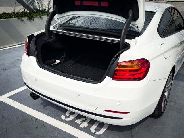雙門COUPE//雙前座電動座椅/雙區恆溫空調/HID頭燈/M板方向盤/定速系統  第8張相片