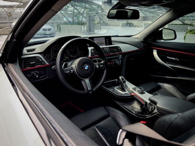 雙門COUPE//雙前座電動座椅/雙區恆溫空調/HID頭燈/M板方向盤/定速系統  第11張相片