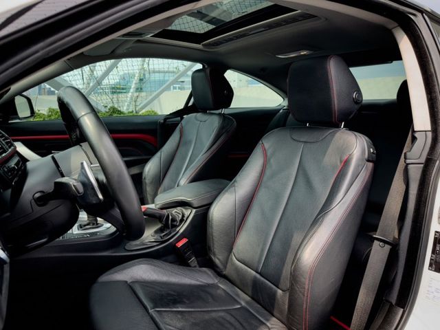 雙門COUPE//雙前座電動座椅/雙區恆溫空調/HID頭燈/M板方向盤/定速系統  第14張相片