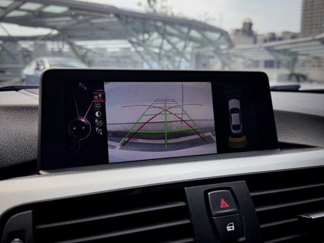 雙門COUPE//雙前座電動座椅/雙區恆溫空調/HID頭燈/M板方向盤/定速系統  第17張相片