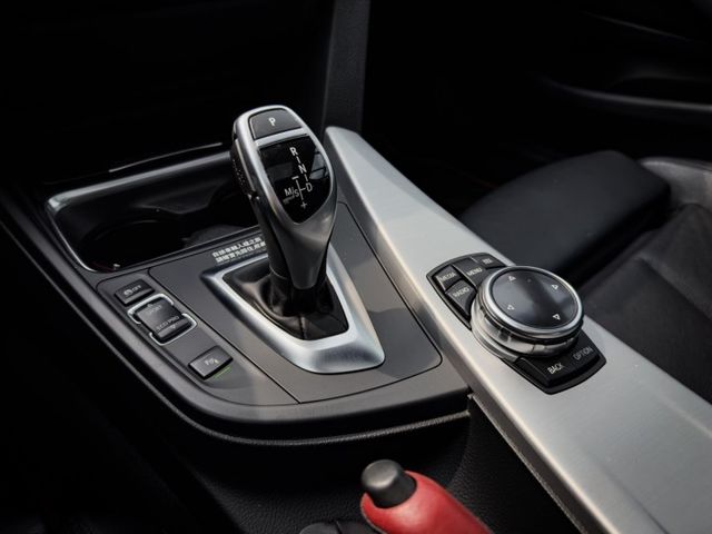 雙門COUPE//雙前座電動座椅/雙區恆溫空調/HID頭燈/M板方向盤/定速系統  第20張相片