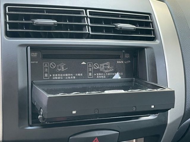 S版//免鑰匙啟動/恆溫空調/摸門解鎖/胎壓偵測/車頂行李架  第15張相片