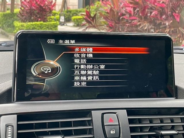 M包/卡鉗/雙出尾管/安卓機/定速系統/換檔撥片/鋁圈/IKEY/HID頭燈/雙區恆溫空調  第14張相片