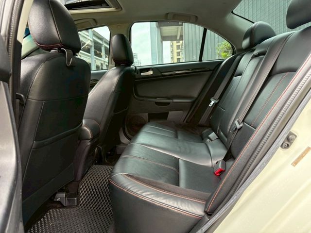 八核心安卓機/carplay/摸門解鎖/天窗/換檔撥片/電折後照鏡  第10張相片