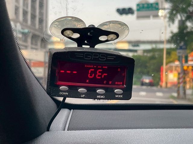 全景天窗/電動尾門/雙區恆溫空調/電動座椅/電動方向盤/方向盤控控/AMG套件  第13張相片