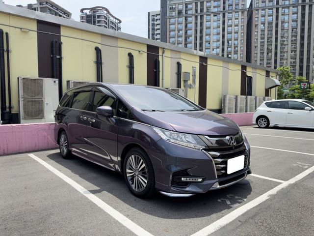 大理石地板/全室氛圍燈/無電充電盤/電動座椅/三區恆溫/ACC跟車/雙側電滑門/天窗/雙前電熱椅  第3張相片