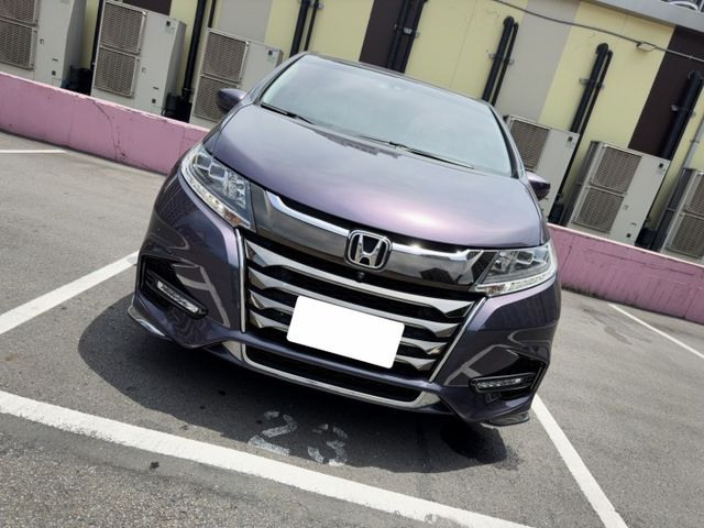 大理石地板/全室氛圍燈/無電充電盤/電動座椅/三區恆溫/ACC跟車/雙側電滑門/天窗/雙前電熱椅  第5張相片