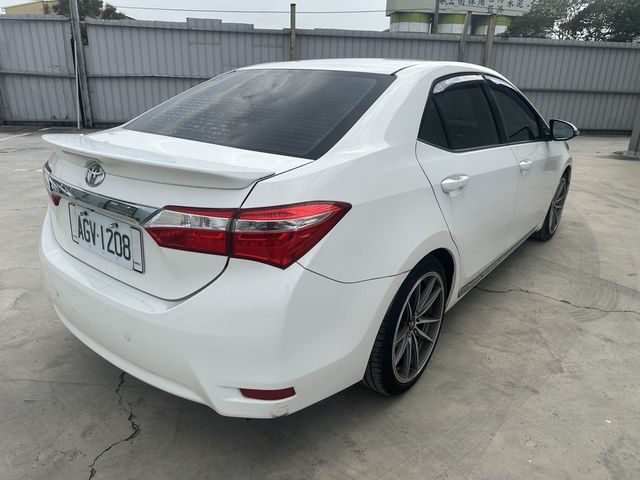 TOYOTA豐田 ALTIS  第2張相片