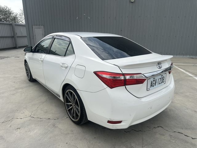TOYOTA豐田 ALTIS  第3張相片